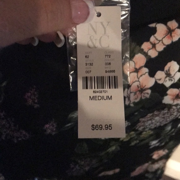 Beautiful dress - Picture 3 of 3